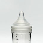Transparent safe and comfortable baby bottle