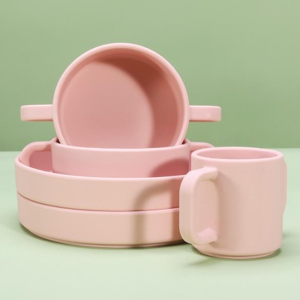 Soft and drop-resistant silicone baby tableware set