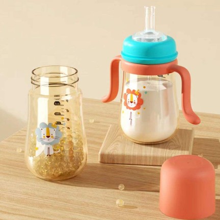 Anti-fall large capacity baby straw water bottle