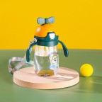 Propeller-shaped lid baby straw water bottle