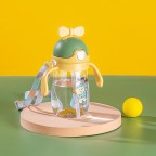 Propeller-shaped lid baby straw water bottle